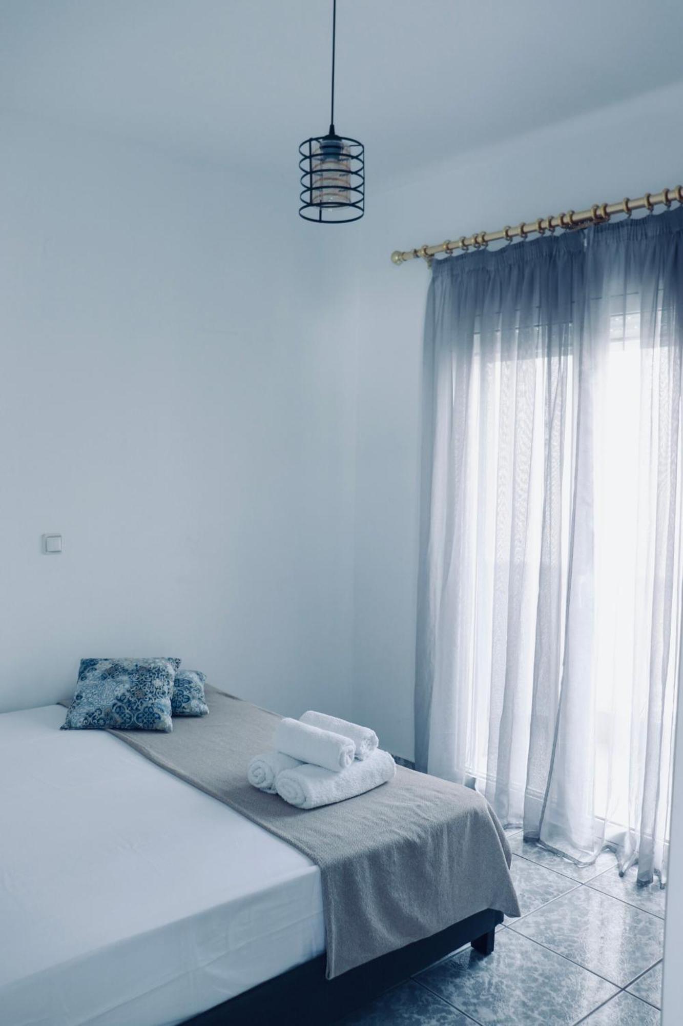 Coastline Apartment Néa Péramos Екстериор снимка