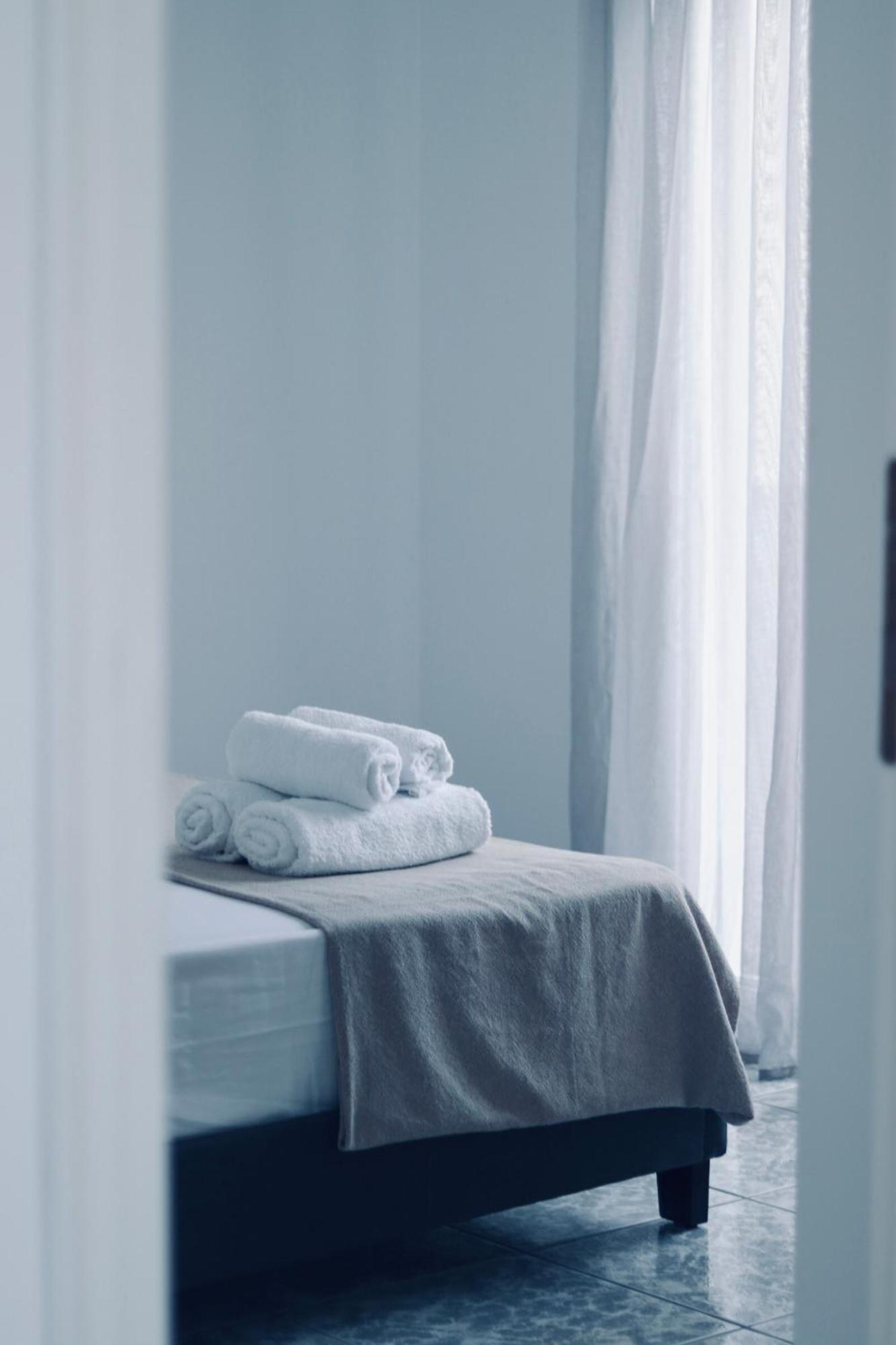 Coastline Apartment Néa Péramos Екстериор снимка